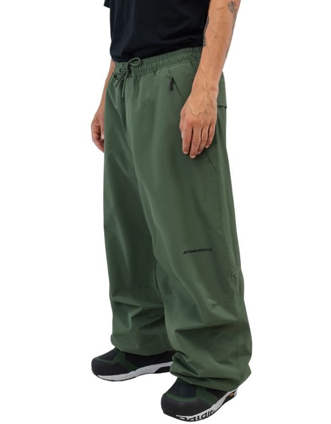 Beyond Medals Park Pants 2026 | Dark Green