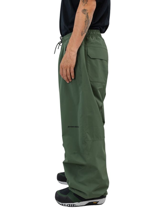 Beyond Medals Park Pants 2026 | Dark Green