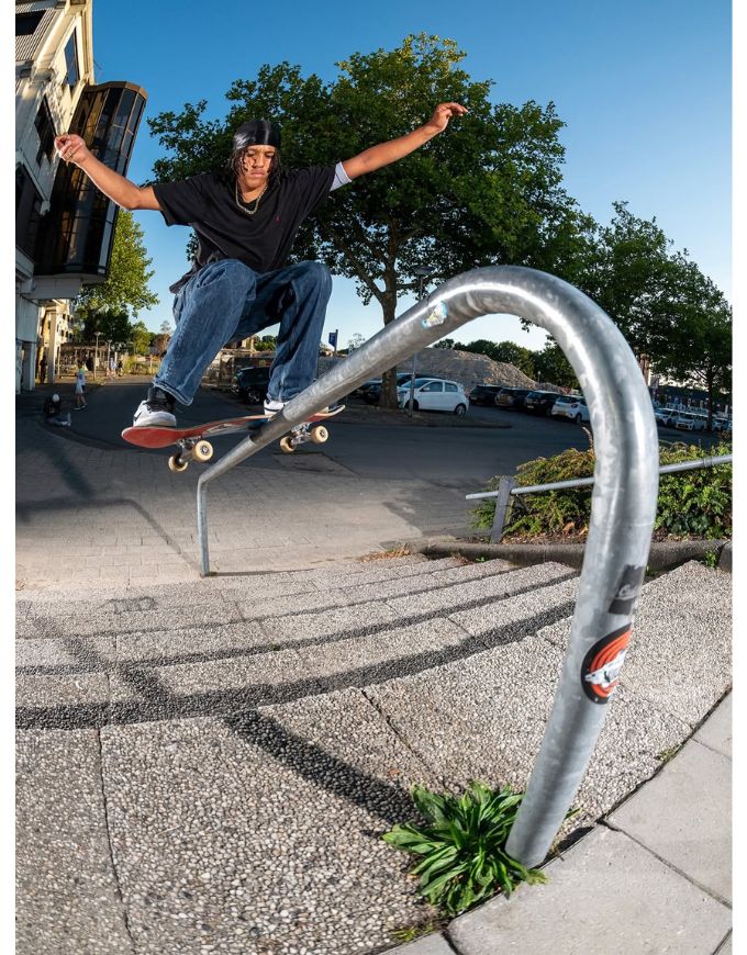 Santa Cruz Sword Dressen Deck | 9.25"