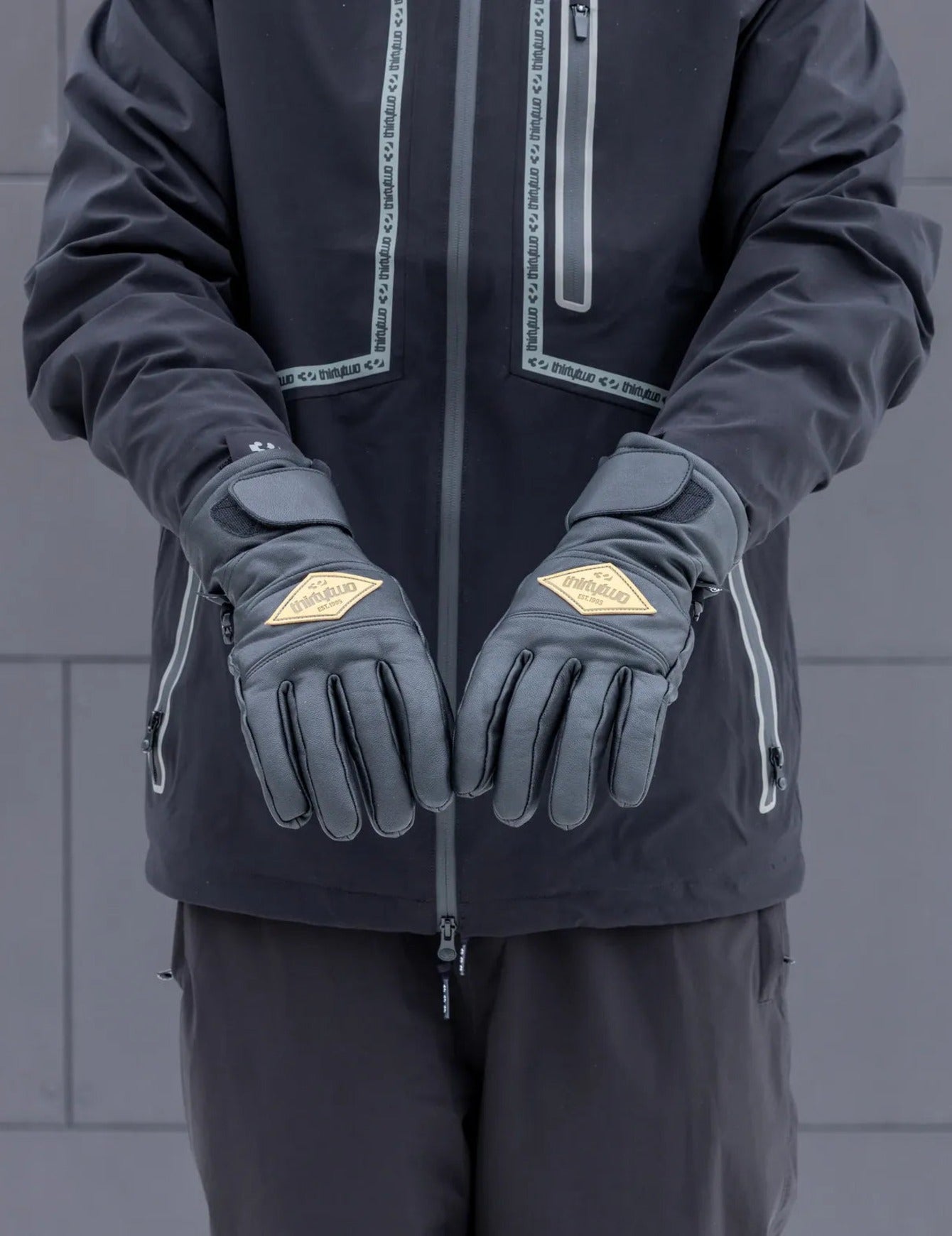 ThirtyTwo Outpost Snowboard Glove 2027 | Black on rider
