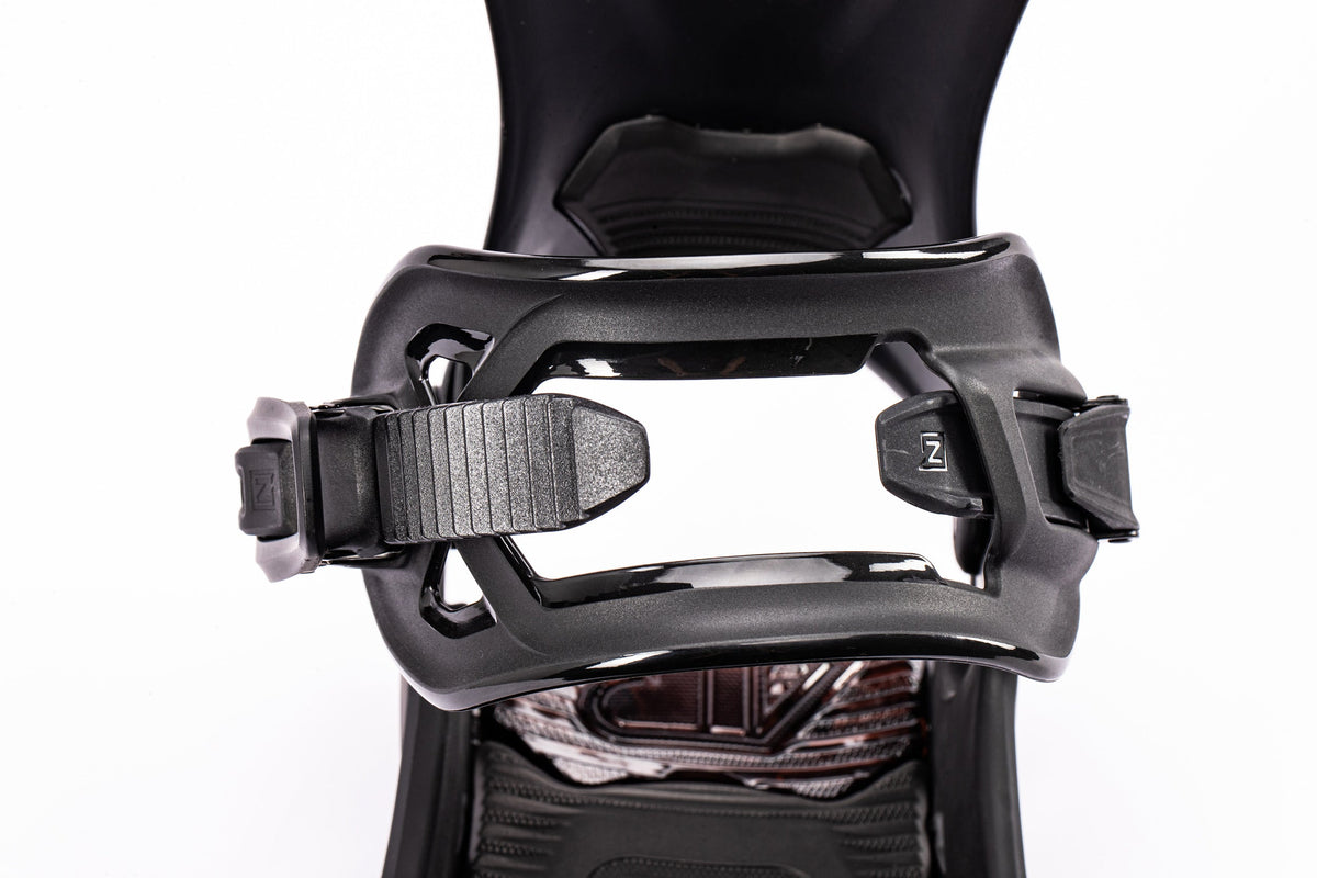 Nitro One Snowboard Binding Ultra Black toe strap detail