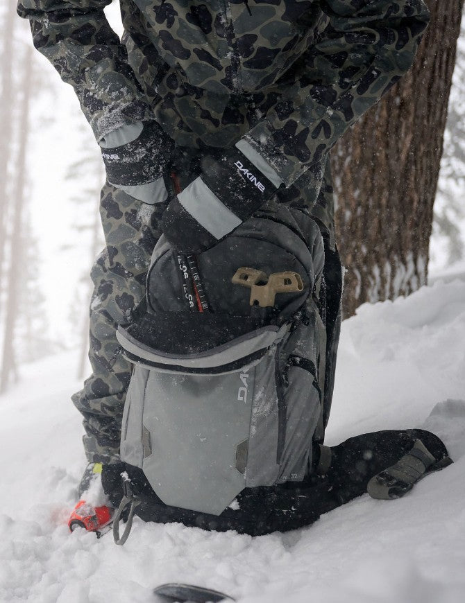 Dakine Poacher Backpack 32L 2027 | Rosewood