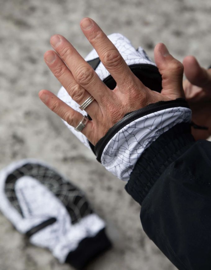 Deathgrip Ghoul Mitt 2026 | Web