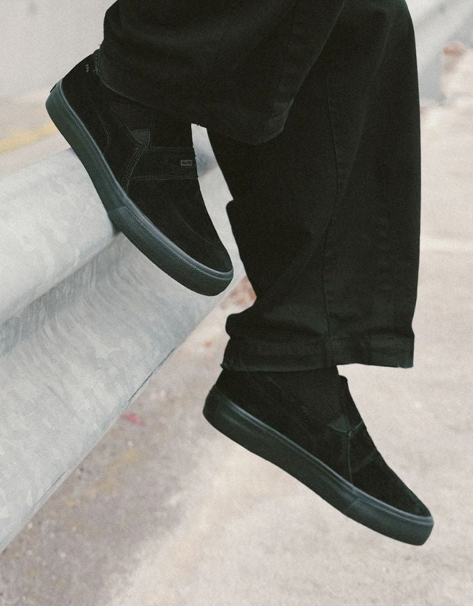 Globe Liazon Shoe | Black Suede
